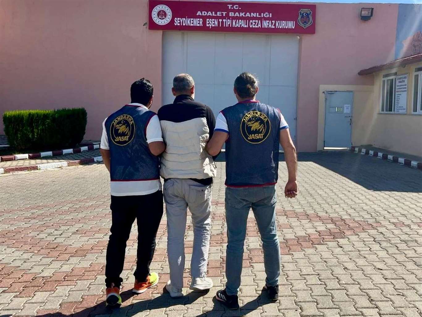    Fethiye'de 11 yıl 9 ay cezası bulunan şahıs yakalandı haberi